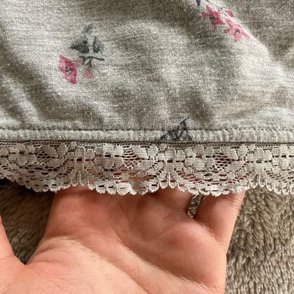 *Sold* Target Floral print cami size M/L - Picture 4 of 4